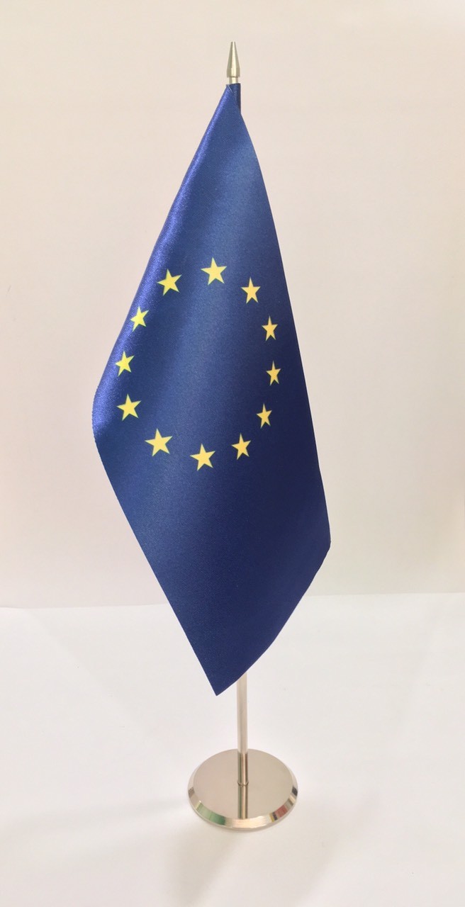 Прапор Євросоюзу Флаг Евросоюза на металевій підставці